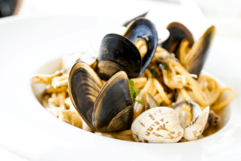 picture of clams & linguini